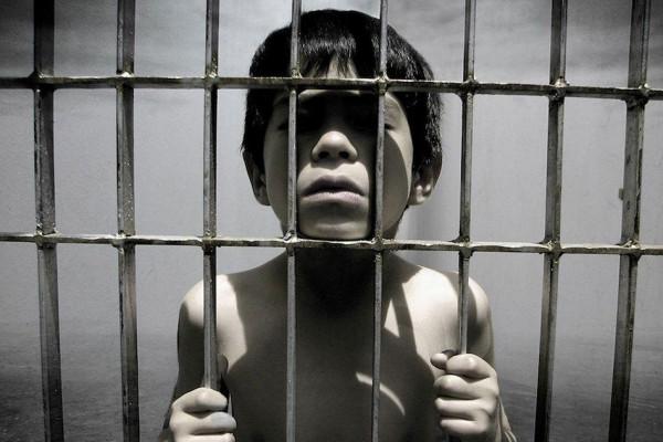 活在止咳糖漿裡的國家，辛巴威喝止咳糖漿，就像中國人吸食鴉片