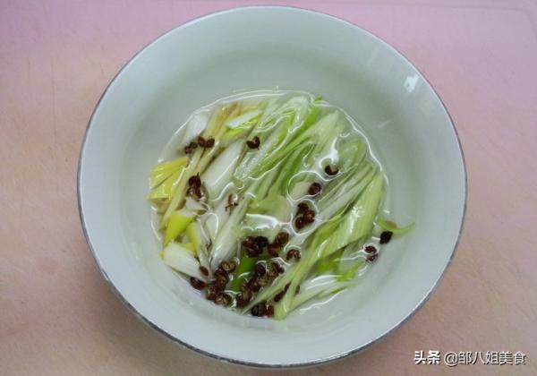 調餃子肉餡，不能亂放調料，記住“兩放一不放”，餃子又嫩又香