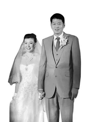 妻子離世他一夜白頭，兩年後和亞州蝶泳天后結婚