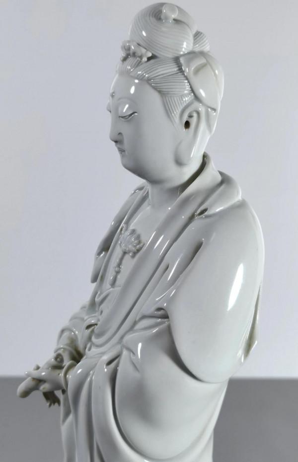 德化瓷博及魚人執卷立像觀音