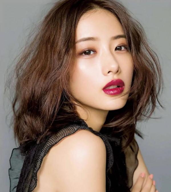 日本櫻花女神石原里美，笑起來真的好好看