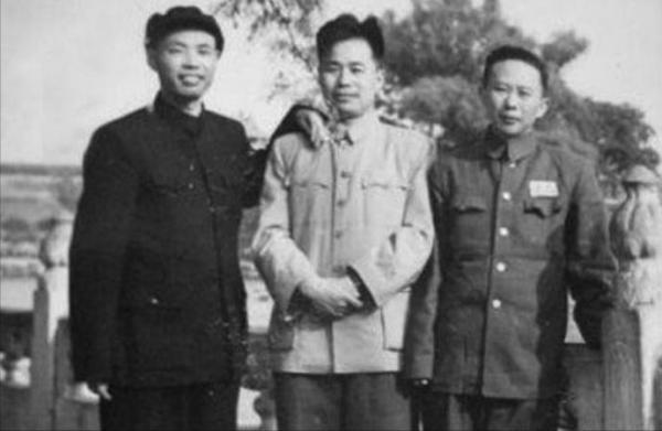 團長要與敵人同歸於盡，17歲號兵高喊：讓我指揮！後成開國少將