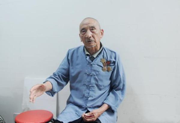 95歲老兵掏出3枚一等功章,領導見狀求助政府,他到底是何身份 95歲老兵掏出3枚一等功章,領導見狀求助政府,他到底是何身份