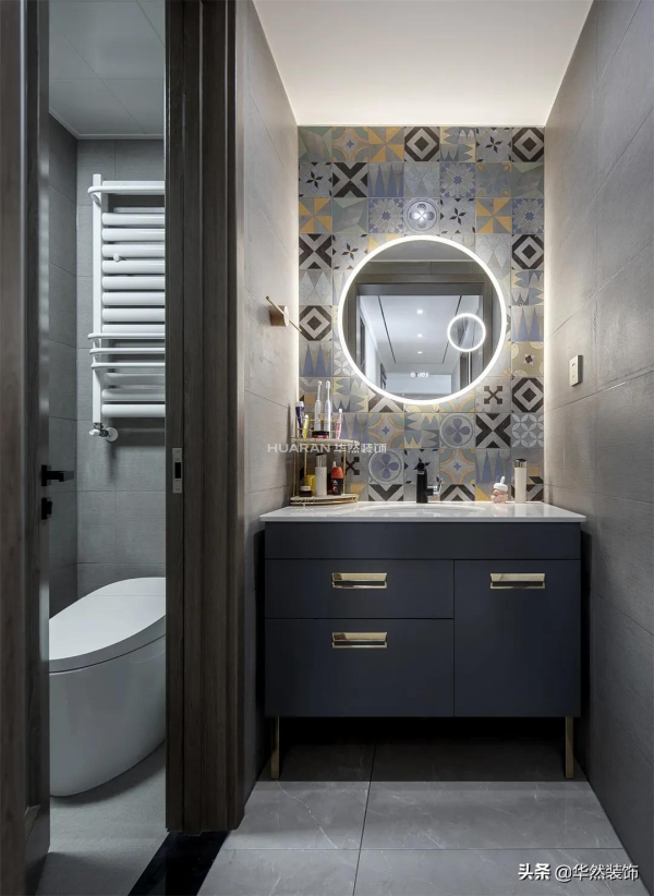 98㎡現代小三居，中間戶型無玄關、暗廚房問題巧妙解決