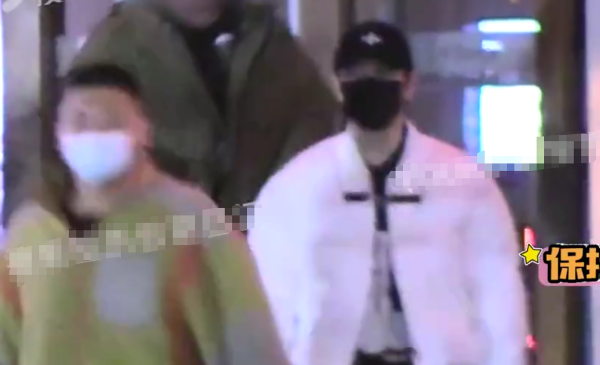 44歲黃曉明現身酒吧被拍！身形纖瘦穿著帥氣，嗨玩至凌晨精神十足