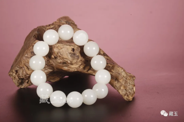 從一條剛剛以142萬成交的籽料手串說起…… 從一條剛剛以142萬成交的籽料手串說起……