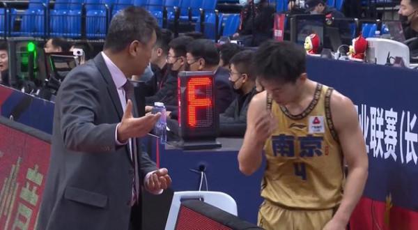 6記三分！球隊25連敗，但霍楠選的2輪秀，卻要打出來了？神射手啊