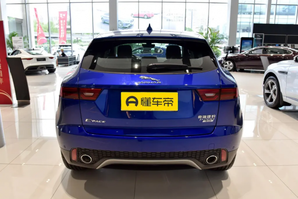 全系標配2.0T+9AT,捷豹E-PACE低配和中配誰更具有價效比 全系標配2.0T+9AT,捷豹E-PACE低配和中配誰更具有價效比