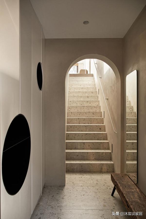 初看，他家真是“家徒四壁”，細品，真的是很有味道，越看越喜歡