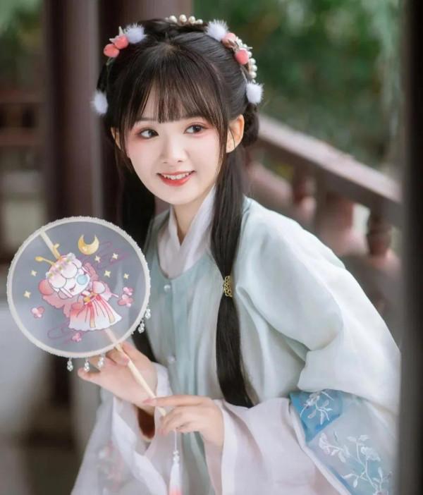 穿越歐洲的世紀美貌，地球球花莫妮卡年輕容顏無人超越