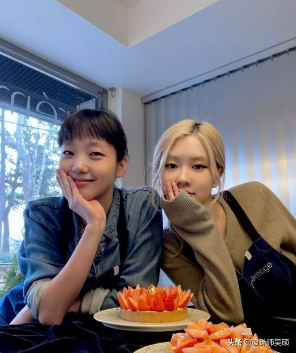 BLACKPINK樸彩英金高銀合照 一起做蛋糕甜蜜滿分