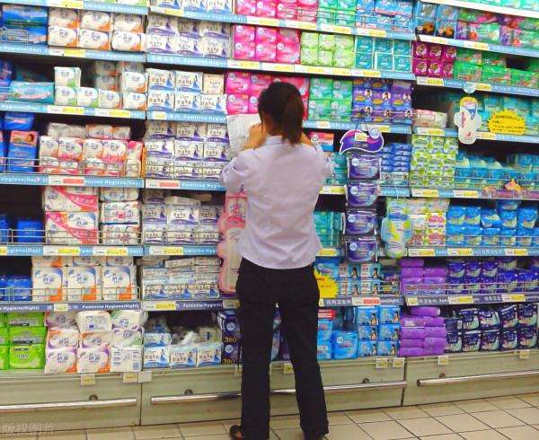 低調的福建前首富：賣衛生巾賺223億，三個兒不接班，公司傳堂弟