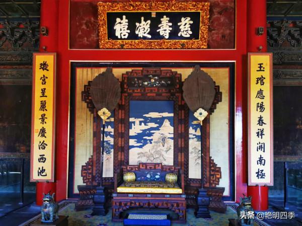 繼續走故宮西路，去看那些與太后們有關和無關的寶貝