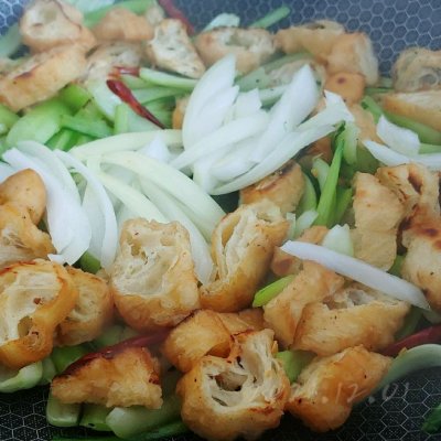 懶人最愛的椒香油條炒油菜,因為它我都愛上做飯了 懶人最愛的椒香油條炒油菜,因為它我都愛上做飯了