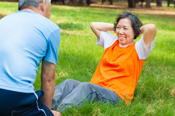 經常食用黴蘋果，67歲清潔工確診肝癌，醫生：這是在“自毀肝臟”