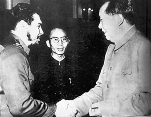 1960年切·格瓦拉見毛主席，激動地說不出話，毛主席：你好年輕呦