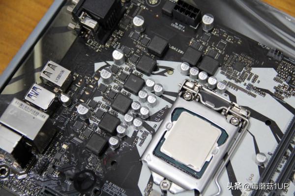 裝臺電腦，玩二十年前的網遊……用核顯就行，五開絲滑