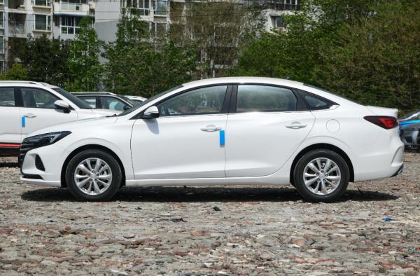 工薪族買車越經濟越好，這三款車都是自動擋，保養便宜還耐用