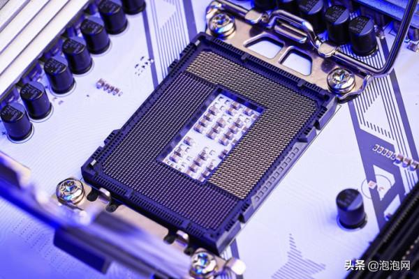 七彩虹Z690主機板評測:D4記憶體,16相CPU供電 七彩虹Z690主機板評測:D4記憶體,16相CPU供電