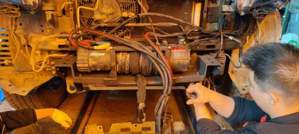 10-13款普拉多安裝掠奪者前槓