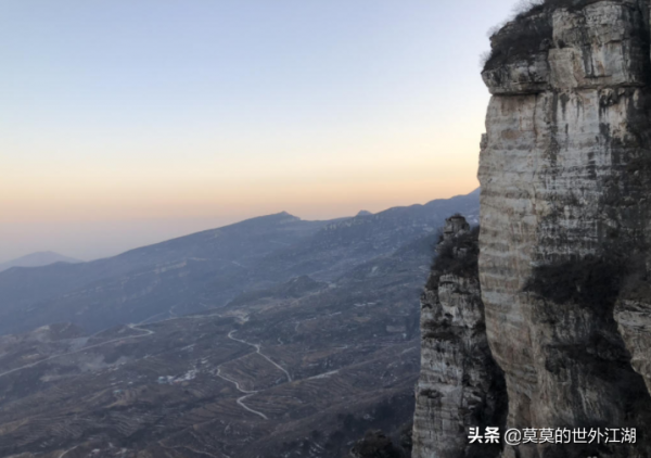 北京房山，高山村落與冰瀑奇觀的徒步登山之旅，遊玩觀賞兩不誤