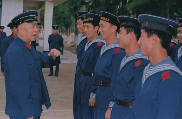 1982年，時年66歲的劉華清擔任海軍司令員，視察後下定決心要整頓