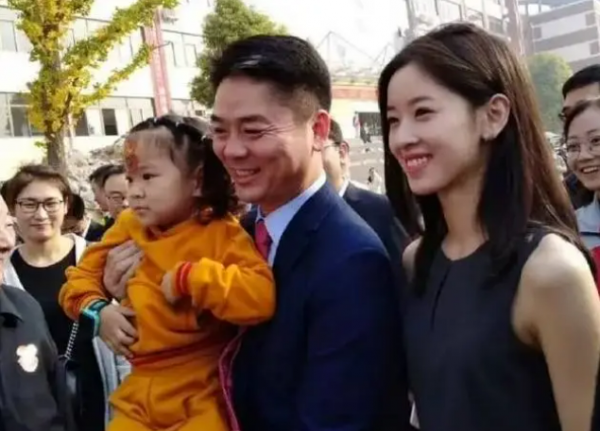 劉強東：把章澤天的女兒寵成公主，前任生的兒子卻是他一生的痛