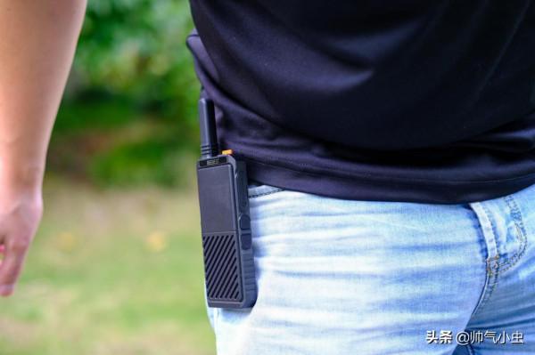 最遠10公里通話，像手機一樣薄？小米生態鏈極蜂超薄對講機開箱