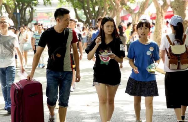 武漢多所高校“漲價”,“天價學費”無法承受,家長:供不起了 武漢多所高校“漲價”,“天價學費”無法承受,家長:供不起了