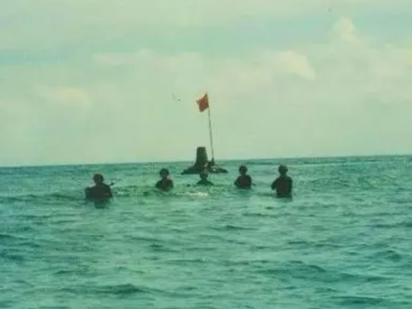 1988年，越南軍艦侵犯我國赤瓜礁，劉華清：打就打，堅決打