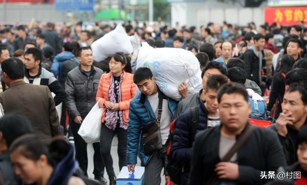 離春節還有2個月，為什麼有村民提前返鄉了？你們村有嗎