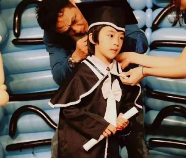 《爸爸去哪兒》小朋友近照曝光!石頭身高超一米八,費曼快胖成球 《爸爸去哪兒》小朋友近照曝光!石頭身高超一米八,費曼快胖成球