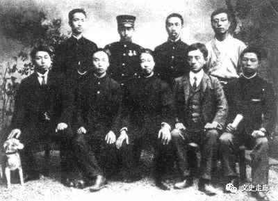歷史上的今天2月15日，宇文覺建立北周，華興會成立，長城站建成