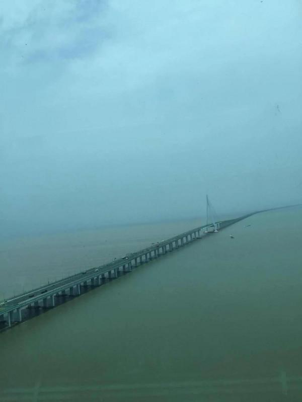 從“海天一洲”觀賞杭州灣大橋