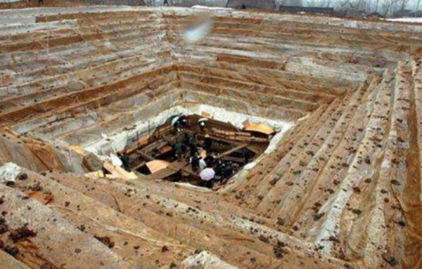 1994年，湖北挖出千年楚墓，出土稀世珍寶，墓主人是屈原？