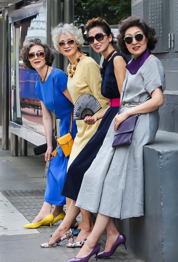美麗與年齡無關！這群年近70的奶奶，重新定義了老年穿搭