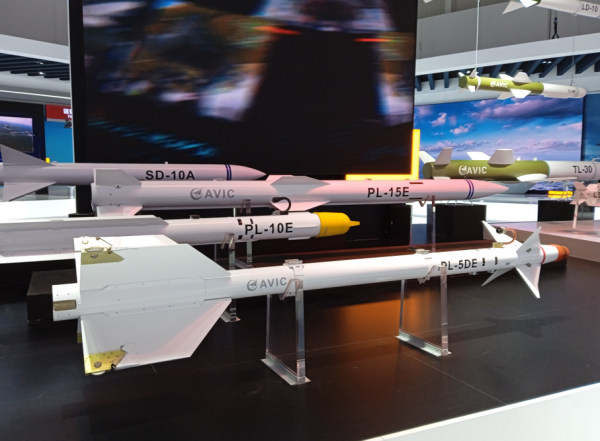 中國空空導彈太強悍:格鬥彈“瞪誰打誰”,中距彈不鎖定就開火 中國空空導彈太強悍:格鬥彈“瞪誰打誰”,中距彈不鎖定就開火