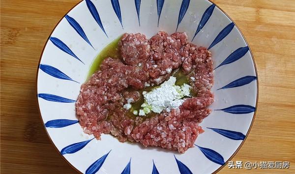 天氣漸冷做一鍋清香味美的菌菇肉丸子湯,營養好吃,喝完渾身舒服 天氣漸冷做一鍋清香味美的菌菇肉丸子湯,營養好吃,喝完渾身舒服