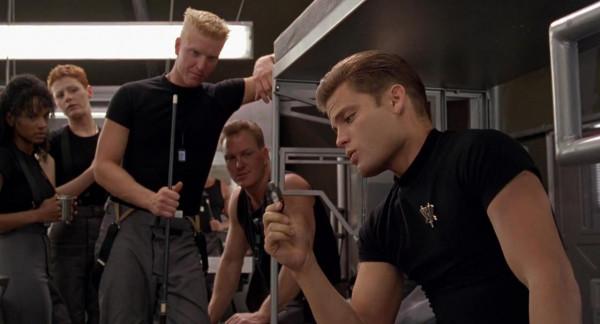 25年過去了，比《星河戰隊》重口又好看的科幻驚悚片，我沒發現