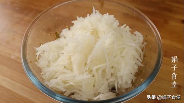 蘿蔔不要再燉湯了,試試這種新做法,軟糯鮮香,上桌一大盤不夠吃 蘿蔔不要再燉湯了,試試這種新做法,軟糯鮮香,上桌一大盤不夠吃