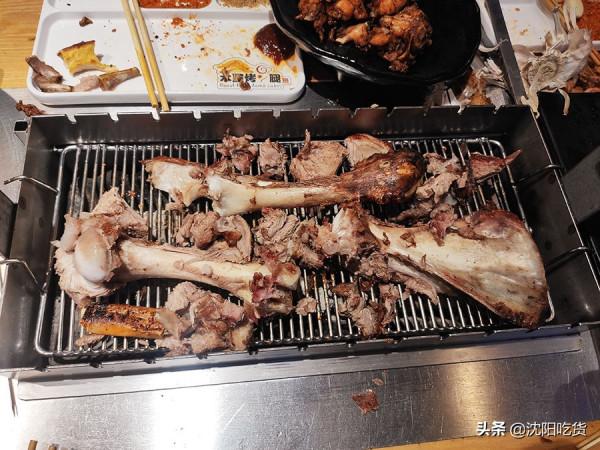 這頓飯至少4個人才能吃,一個腿不知不覺就沒了,蘸蒜蓉辣醬真香 這頓飯至少4個人才能吃,一個腿不知不覺就沒了,蘸蒜蓉辣醬真香