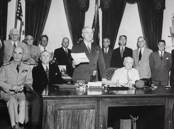 美國“送”給荷蘭的月球岩石是假貨？月岩變木化石，玩笑開大了