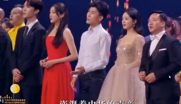 劉愷威和魏大勳只間隔一人,站姿看出兩人關係,趙麗穎鞋子有玄機 劉愷威和魏大勳只間隔一人,站姿看出兩人關係,趙麗穎鞋子有玄機