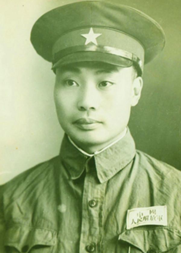 國民黨連長帶領一個完整的機槍連投奔紅軍,調查後發現他是自己人 國民黨連長帶領一個完整的機槍連投奔紅軍,調查後發現他是自己人