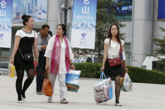 06年，教師情侶為救人雙雙犧牲，婚禮與葬禮同時進行，上千人見證