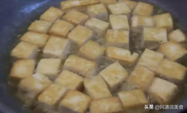 天氣轉冷了,教你一道白菜燉粉條的地道做法,好吃入味家人都愛吃 天氣轉冷了,教你一道白菜燉粉條的地道做法,好吃入味家人都愛吃