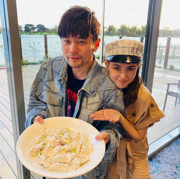 昆凌懷孕近6個月臉頰飽滿身材豐腴，將拍新電影，家庭事業兩不誤