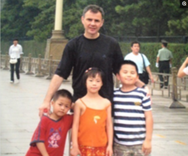 金星仨孩子近照曝光，全是棄嬰，金星好有愛