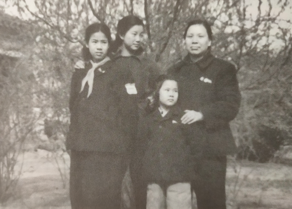 74年，李訥離婚後帶兒子回中南海，毛主席落淚：有困難就和爸爸說
