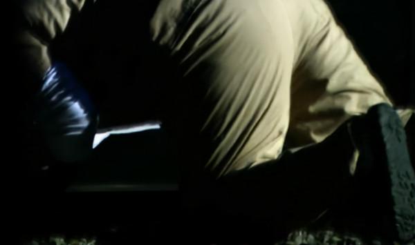 美國囚犯模仿肖申克越獄成功，留下一張紙條，氣得監獄長自盡